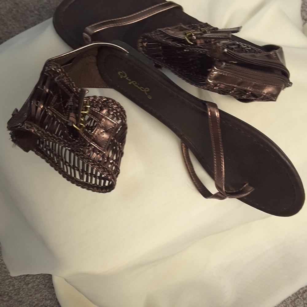 Sandals size 6 1/2    brown and tan